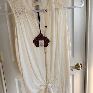 Knox rose knotted tank top with lace shoulders